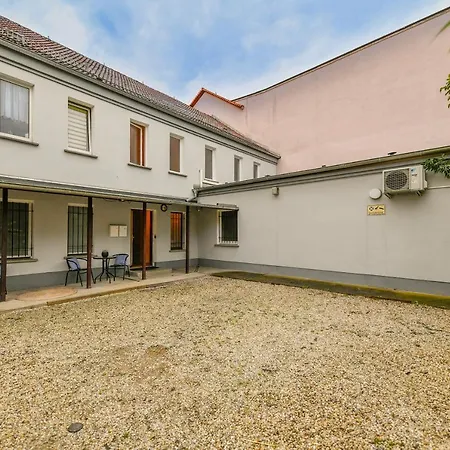Modernes Altmarkt Mit Parkplatz 4 Gaeste 55qm Waschmaschine Wlan Netflix Terrasse